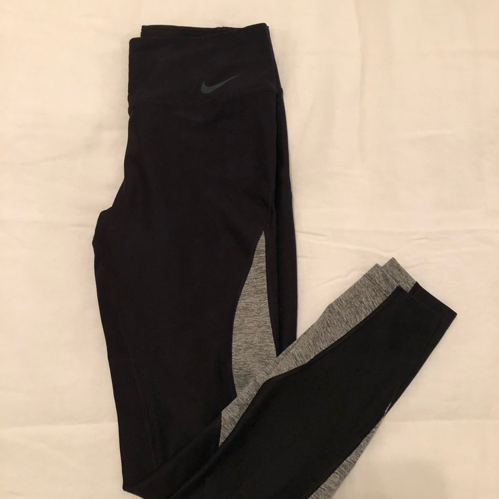 black and grey Nike leggings